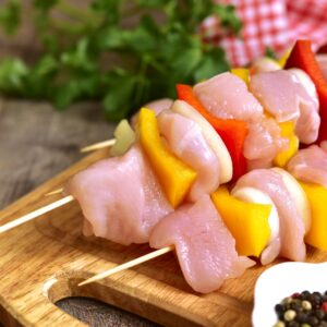 Brochette Poulet et Légumes Marinées Crues
